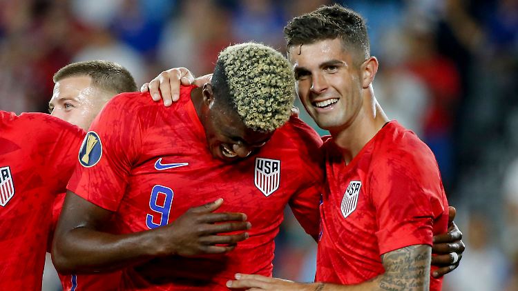 Läuft: Gyasi Zardes, Torschütze zum 3:0, und Christian Pulisic.