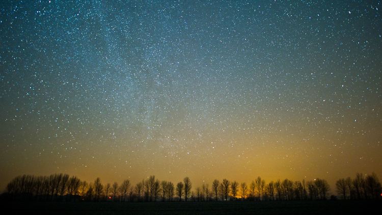 Die Forscher möchten eine Million Sterne und 100 benachbarte Galaxien überwachen.