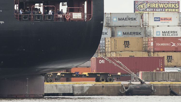 An Bord des Frachters wurden mehrere Container mit Kokain entdeckt.