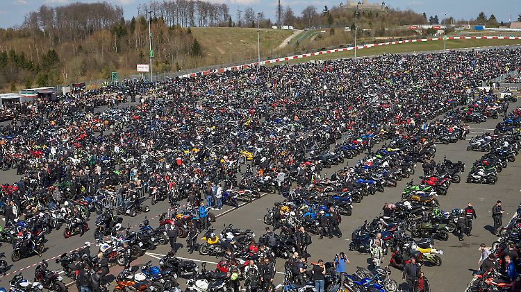 Auftakt der Motorradsaison am Nürburgring im April: Das EU-Gericht stellt nun klar, dass die Rennstrecke nicht zu billig verkauft worden ist.