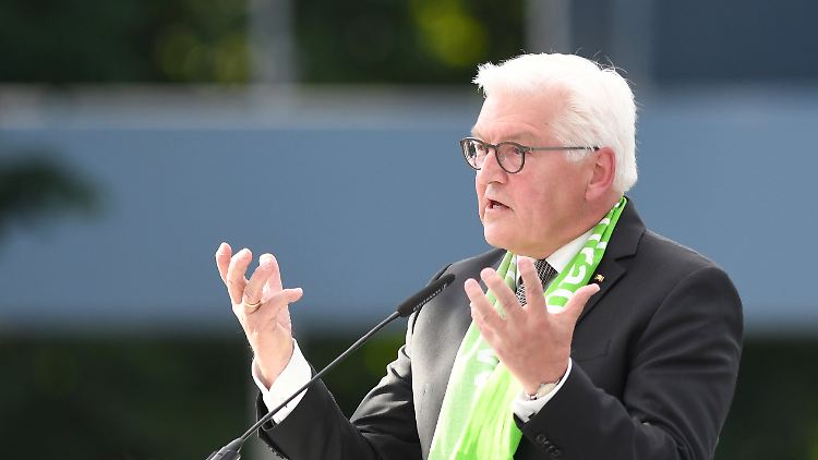"Gerade in diesen Tagen erleben wir, wie kurz der Weg von verrohter Sprache bis zur Straftat ist", sagt Bundespräsident Steinmeier.