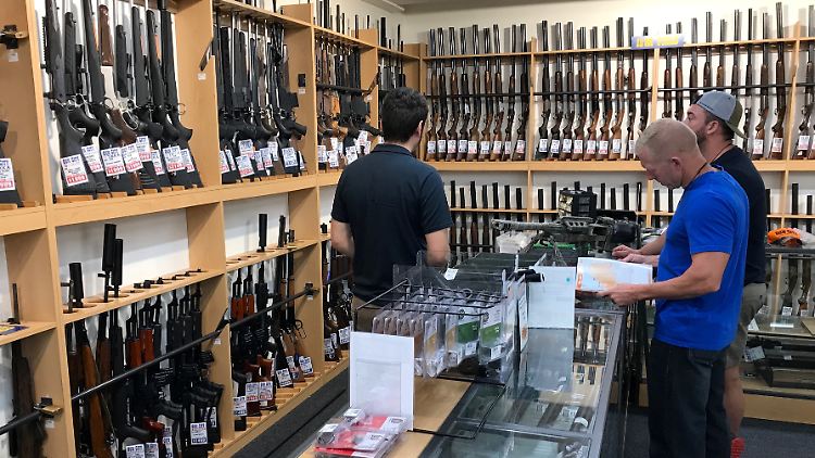 Ein Waffenladen im neuseeländischen Christchurch. Wer ein Halbautomatik-Gewehr besitzt, muss es zurückgeben, erhält aber eine Entschädigung.
