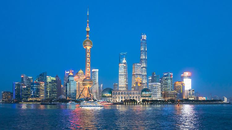 1,3 Millionen Millionärshaushalte gibt es der Studie zufolge in China. Hier zu sehen die Skyline von Shanghai.