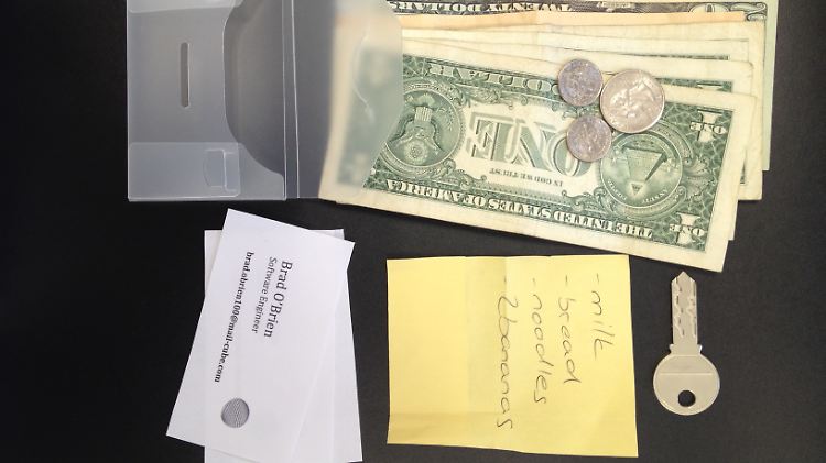 Mit diesem Set untersuchten Forscher, wie ehrlich Menschen mit Fundsachen umgehen.