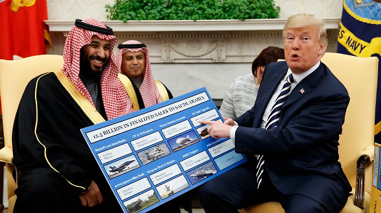 Im März 2018 zeigte US-Präsident Trump dem saudischen Kronprinzen bin Salman schon einmal, was die USA in Sachen Rüstung im Portfolio haben.