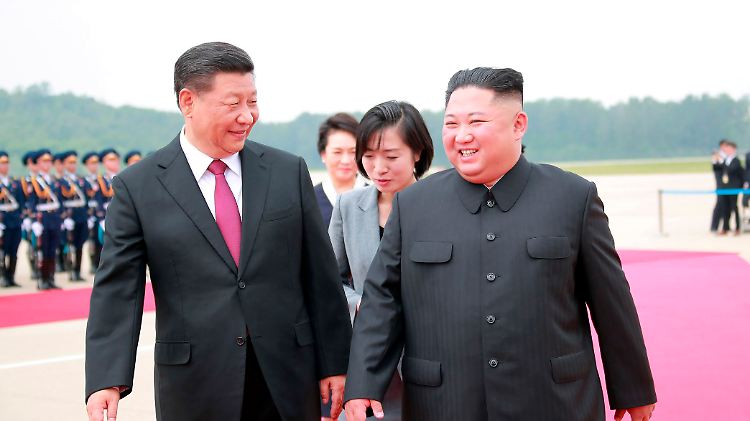 Xi (l.) plädiert für eine Wideraufnahme der Verhandlungen zwischen Nordkorea und den USA.