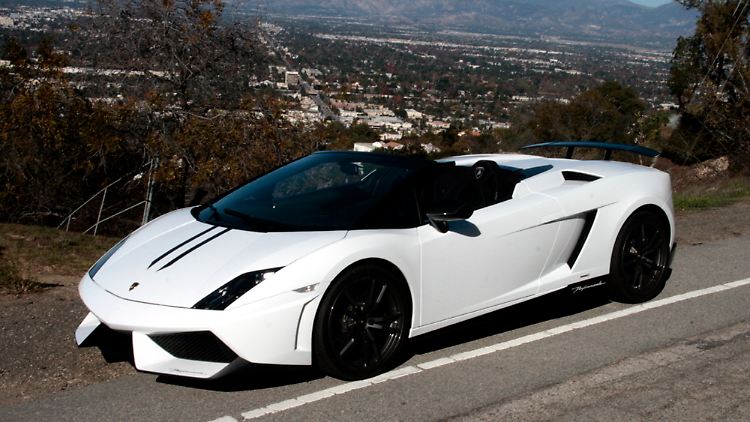 Zehn PS mehr und 65 Kilogramm weniger unterscheiden den Performante vom "normalen" Spyder.