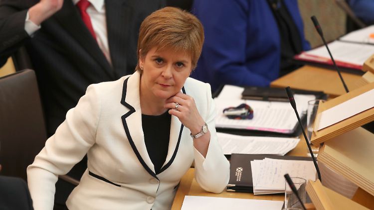 Sturgeon wähnt Schottland in der EU trotz Haushaltdefizites willkommen.