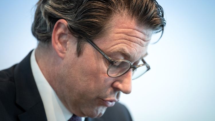 Die Opposition hält es für unverantwortlich, dass Scheuer bereits Verträge mit Firmen zur Mauterhebung abschloss, bevor der EuGH darüber entschieden hatte.