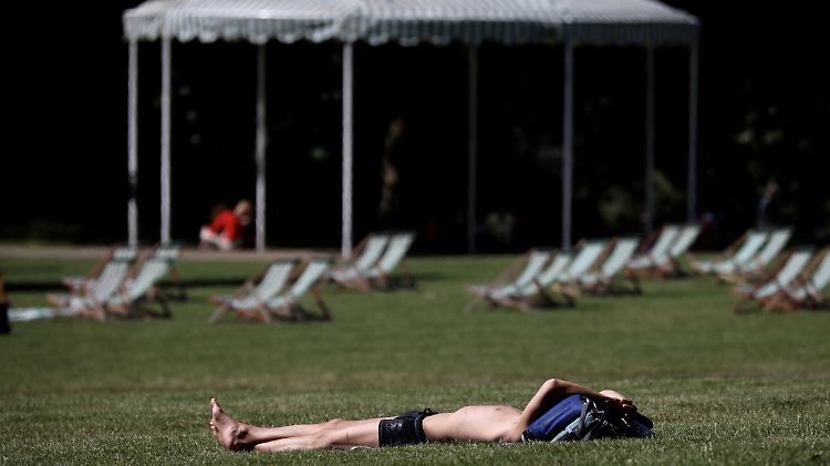 Im Park einfach die Sonne genießen? Selbst dafür könnte es in der kommenden Woche zu heiß werden.