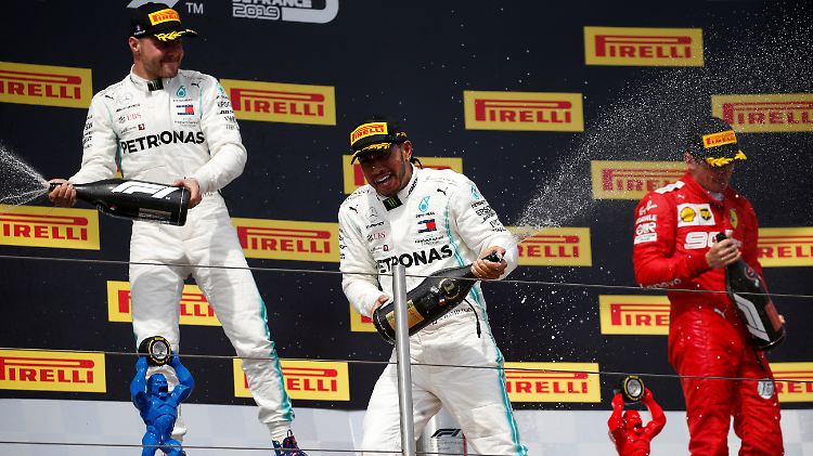 Lewis Hamilton raste in Frankreich zum sechsten Sieg im achten Saisonrennen, und zwar völlig ungefährdet.