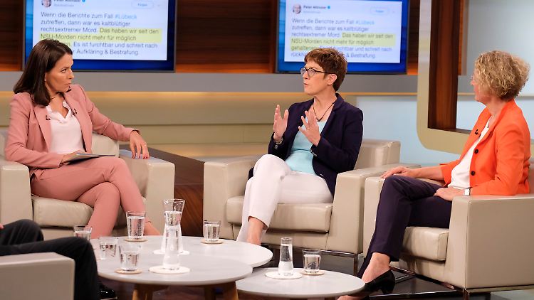 CDU-Chefin Annegret Kramp-Karrenbauer (M.) schließt eine Zusammenarbeit mit der AfD weiterhin aus.