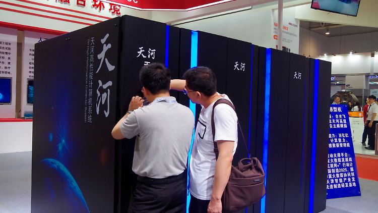 Der vom Supercomputing Center in Tianjin entwickelte Tianhe-3 könnte 2020 der welterste Exaflops-Supercomputer werden.