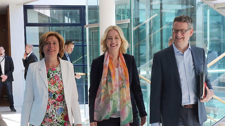 Die Interims-Troika Dreyer, Schwesig, Schäfer-Gümbel berät mit dem Vorstand über das weitere Vorgehen.