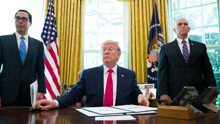 US-Präsident Trump hat "harte Sanktionen" gegen Irans geistliches Oberhaupt Ayatollah Chamenei angeordnet.