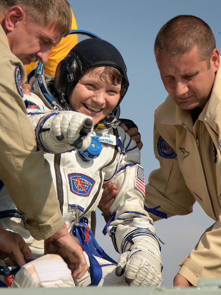 Glücklich gelandet: Die Sojus-Kapsel brachte die US-Astronautin Anne McClain sicher zurück.