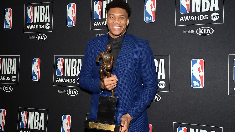 Der 24-jährige Antetokounmpo kam in der NBA-Hauptrunde im Schnitt auf 27,7 Punkte und 12,5 Rebounds.