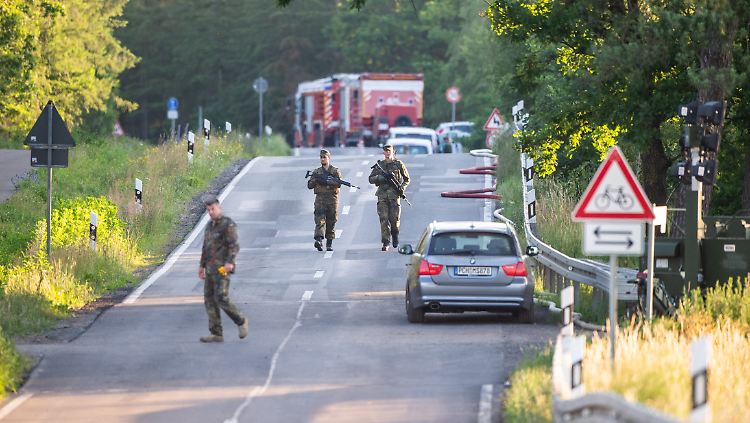 Der überlebende Oberstleutnant ist ein "erfahrener Eurofighter-Pilot und Fluglehrer".