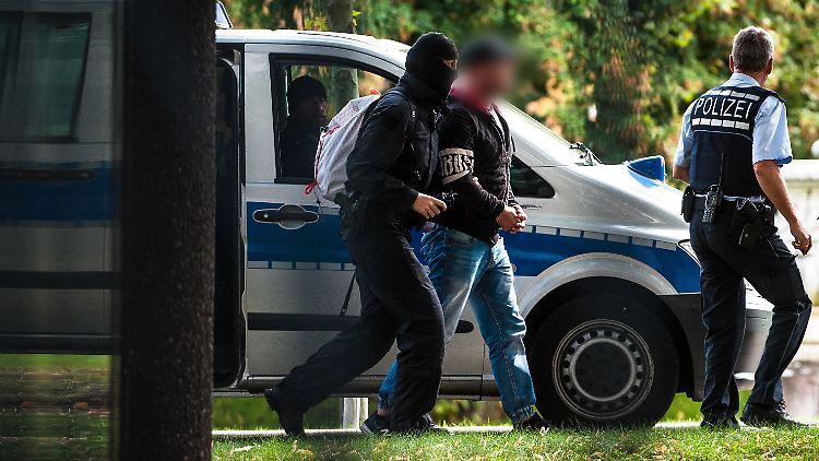 Die mutmaßlichen Mitglieder der Neonazi-Gruppe "Revolution Chemnitz" waren am 1. Oktober 2018 festgenommen worden.