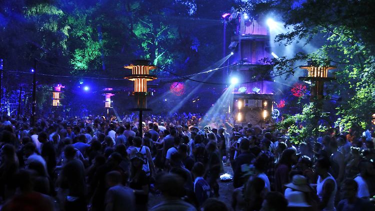 Die Besucher wollen auf der Fusion "vier Tage Ferienkommunismus feiern" - ohne Bobachtung durch die Polizei.