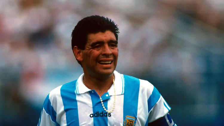 Maradona auf dem Spielfeld vor seinem Dopingtest.