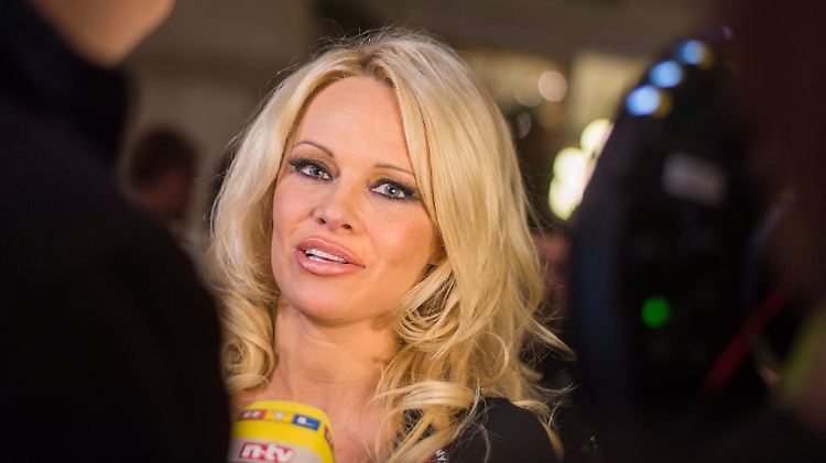 Schauspielerin Pamela Anderson war mit dem Fußballer Adil Rami zwei Jahre liiert. 