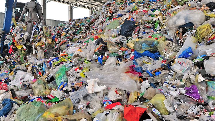 Eigentlich sollen sich Firmen am Recycling-System beteiligen. Doch einige Unternehmen kommen ihrer Pflicht nicht nach.