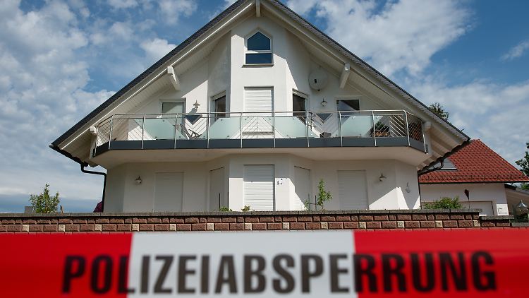 Walter Lübcke bekam auf der Terrasse seines Wohnhauses einen Kopfschuss. Kurze Zeit später starb er im Krankenhaus.