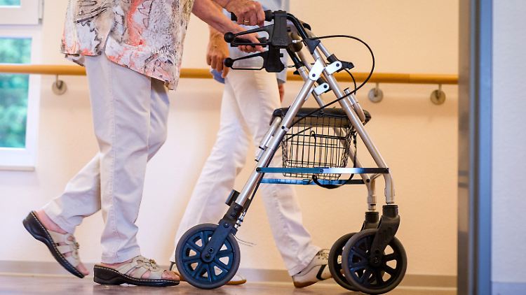 Risiko Pflege: Die Fehlzeiten von Alten- und Krankenpflegern sind besorgniserregend. 