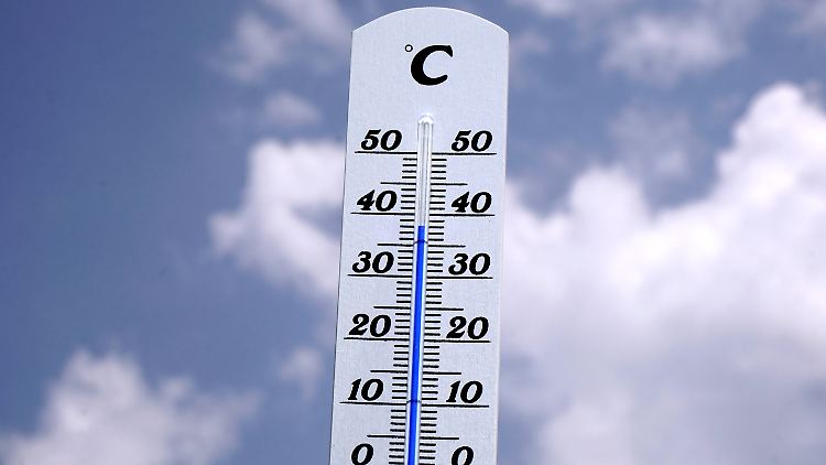 Wenn die Temperaturen in die Höhe schnellen, lässt mancher die Hüllen fallen.