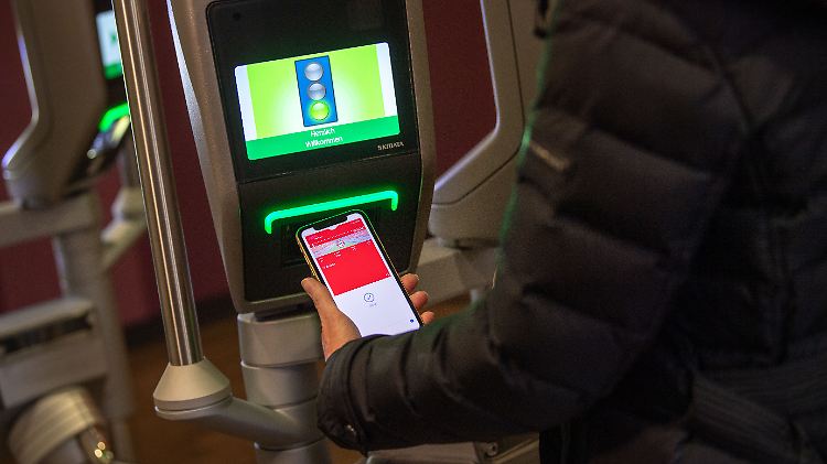 Die Deutsche Bank, N26, HypoVereinsbank, Santander, Comdirect und DKB bieten ihren Kunden bereits Apple Pay an. Die Sparkasse will nun nachziehen.