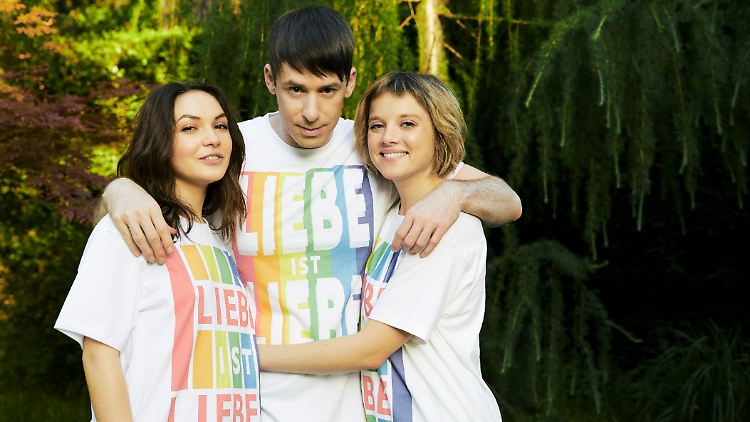 Liebe ist Liebe ist Liebe: Emma Dragunova, Kilan Kerner und Jella Haase. 