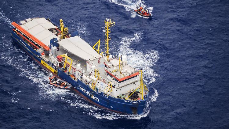Das Boot der "Sea-Watch 3" steuert derzeit direkt auf die italienische Insel Lampedusa zu.