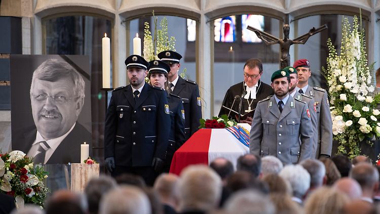 Neue Erkenntnisse im Mordfall Lübcke: Der Tatverdächtige Stephan E. hatte Zugriff auf ein größeres Waffenarsenal.