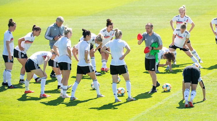 Grolimund kümmert sich vor allem um das Athletiktraining des DFB-Teams. 