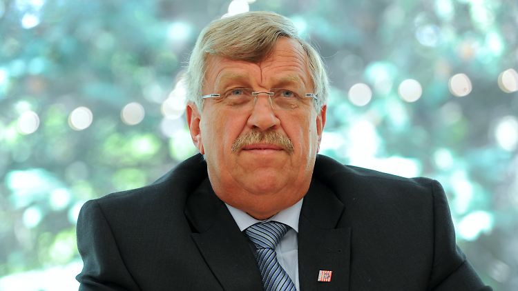 Nach dem Mord an Walter Lübcke haben die Ermittler umfangreiche Waffenlager gefunden.