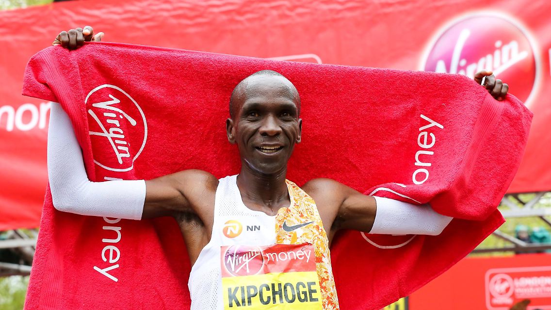 Eliud Kipchoge hält den Weltrekord im Marathon und ist Olympiasieger von Rio 2016.