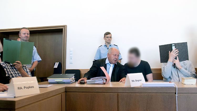 Andreas V. und Mario S. sollen mehr als 40 Kinder missbraucht haben.