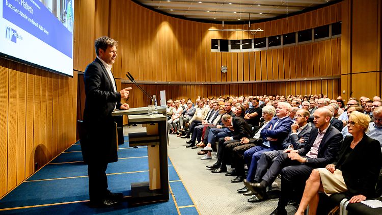 Hunderte Vertreter der Berliner Wirtschaft wollen Habeck hören.