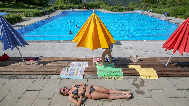 Schatten, Sonnencreme und viel Flüssigkeit: Der Juni steuert zum Ende des Monats auf neue Temperaturrekorde zu.