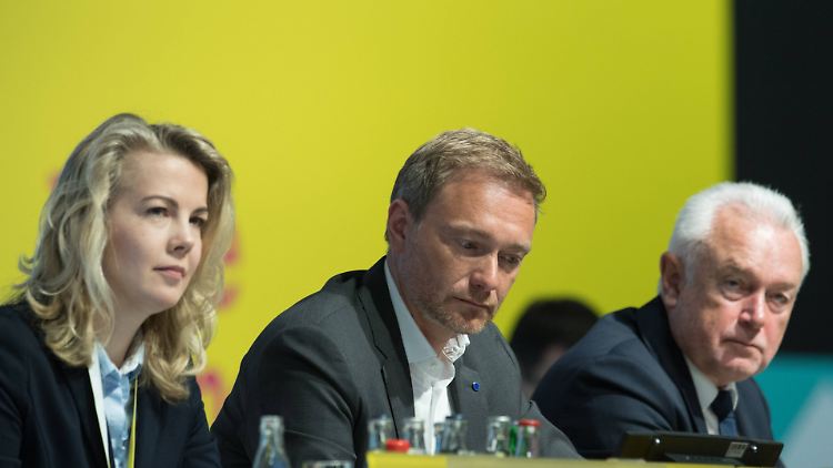 FDP-Chef Lindner, sein Vize Kubicki und Generalsekretärin Teuteberg beim Parteitag Ende April.