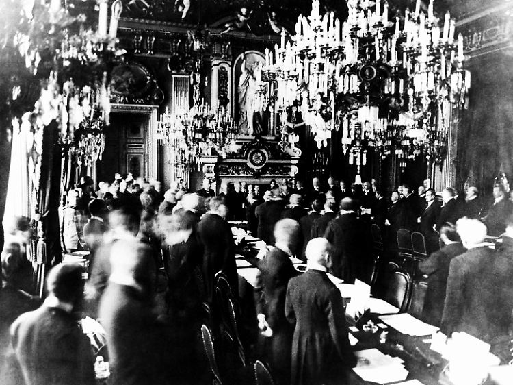 Der Vertrag wurde im Spiegelsaal des Schlosses von Versailles ausgearbeitet.