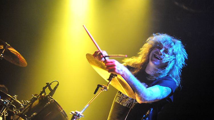 Steven Adler bei einem Auftritt mit seiner Band Adler's Appetite im Jahr 2010.