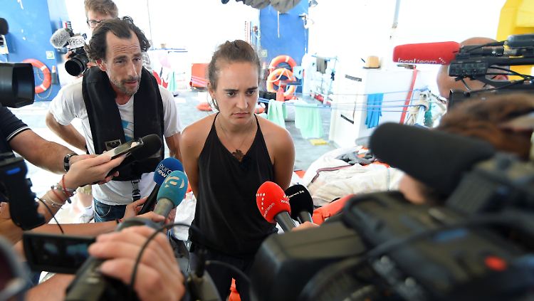 Die italienische Justiz ermittelt gegen die Kapitänin Rackete.