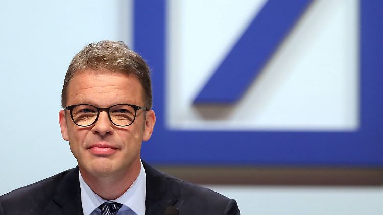 Vorstands-Chef Christian Sewing dürfte vor allem im Aktienhandel Stellen streichen.