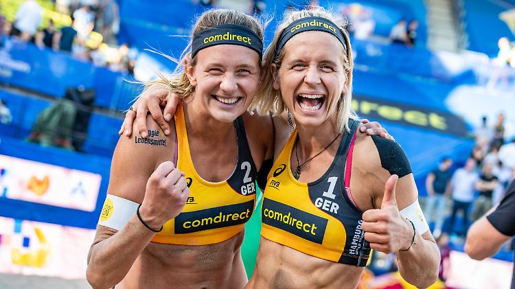 Erster Sieg im ersten Gruppenspiel: Margareta Kozuch (l.) und Laura Ludwig strahlen für die Kameras.