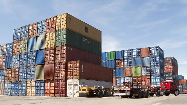 Container im Hafen von Buenos Aires (Archivbild).