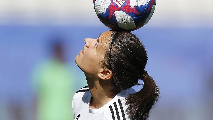 Dzsenifer Marozsán ist das kreative Genie der deutschen Nationalmannschaft - konnte aber wegen eines Zehenbruchs bislang kaum Impulse setzen.