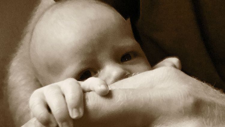 Ein neues Kindermädchen soll Baby Archie nun versorgen.