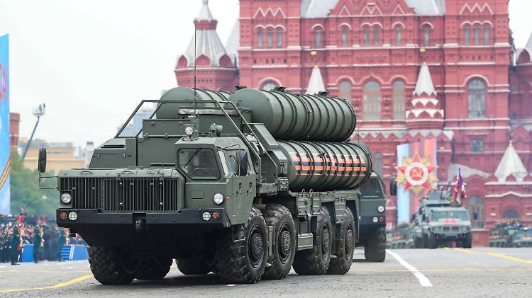 Wegen der geplanten Lieferung von russischen S-400-Raketen in die Türkei prüften beide Seite "verschiedene Lösungen", sagte Trump.